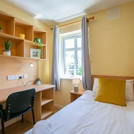 89 - Spacious Townhouse By Shortstays Голуэй