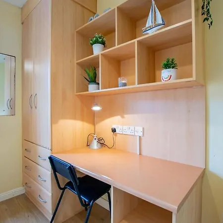 89 - Spacious Townhouse By Shortstays