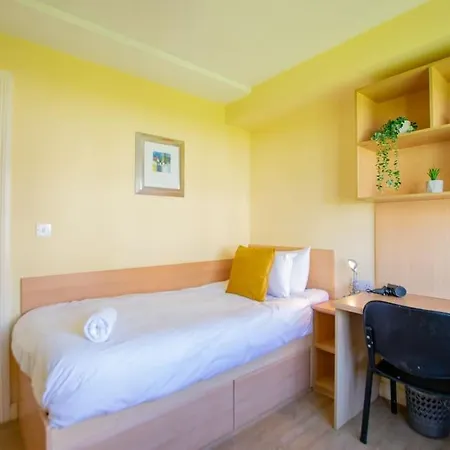 89 - Spacious Townhouse By Shortstays Голуэй