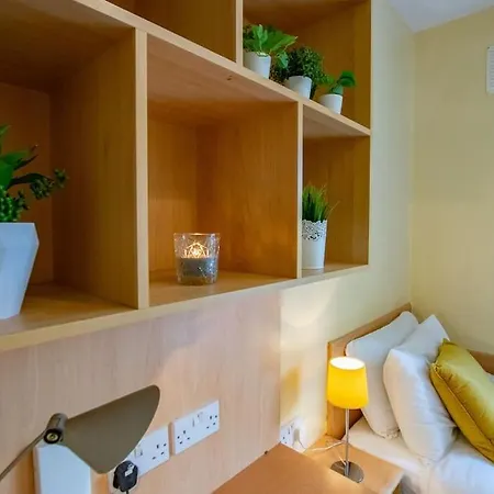 89 - Spacious Townhouse By Shortstays