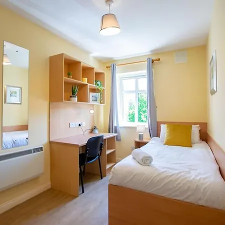 89 - Spacious Townhouse By Shortstays Ferienhaus *