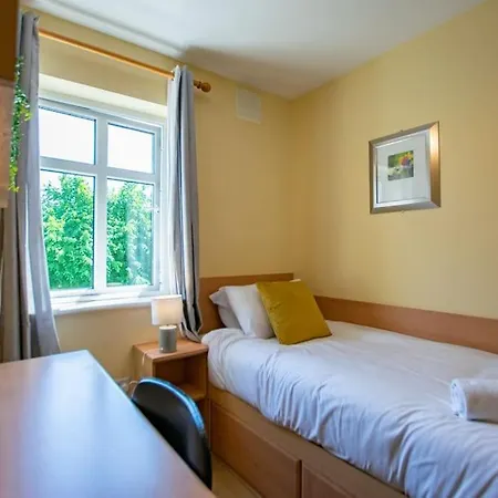 89 - Spacious Townhouse By Shortstays Galway