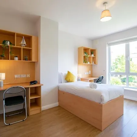 89 - Spacious Townhouse By Shortstays Hébergement de vacances