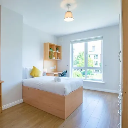 89 - Spacious Townhouse By Shortstays 펜션 골웨이