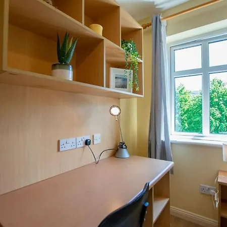 89 - Spacious Townhouse By Shortstays 펜션 *