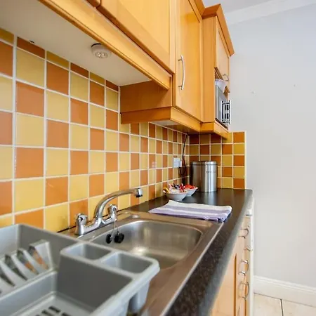 89 - Spacious Townhouse By Shortstays Hébergement de vacances