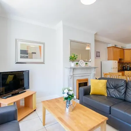 Hébergement de vacances 89 - Spacious Townhouse By Shortstays *