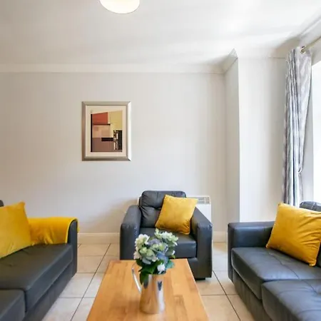 89 - Spacious Townhouse By Shortstays *