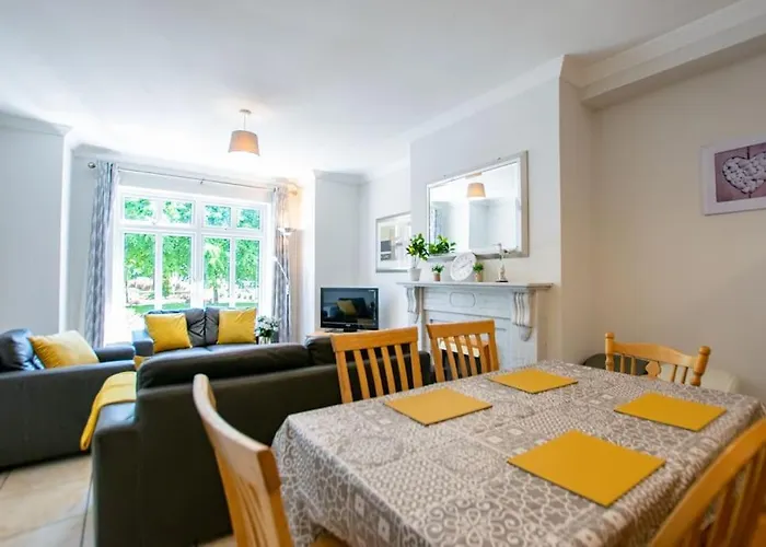 Feriehus 89 - Spacious Townhouse By Shortstays Galway