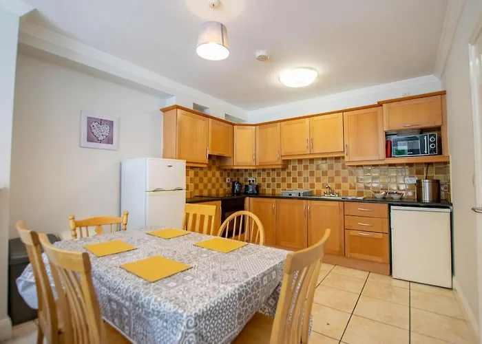 89 - Spacious Townhouse By Shortstays * Galway