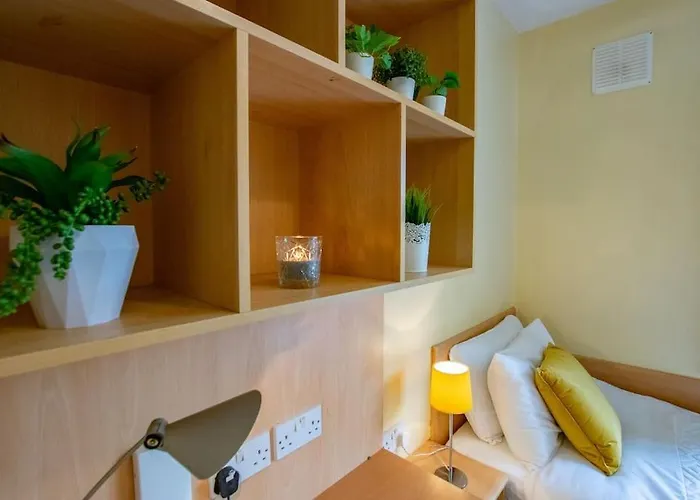89 - Spacious Townhouse By Shortstays
