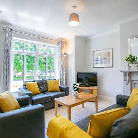 89 - Spacious Townhouse By Shortstays Σπίτι διακοπών *