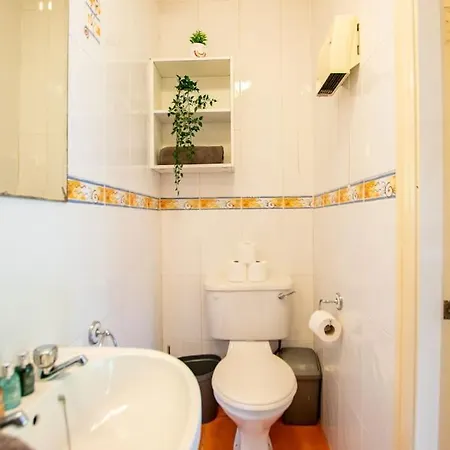 Σπίτι διακοπών 89 - Spacious Townhouse By Shortstays *