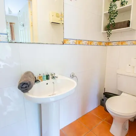 Σπίτι διακοπών 89 - Spacious Townhouse By Shortstays